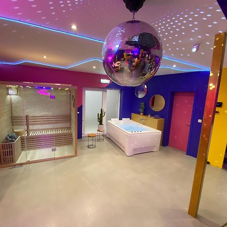 Capsule Boogie-Woogie - Jacuzzi - Sauna - Billard - Jeux - Ecran Geant - Filet Suspendu - Netflix 拉卢维耶尔 外观 照片