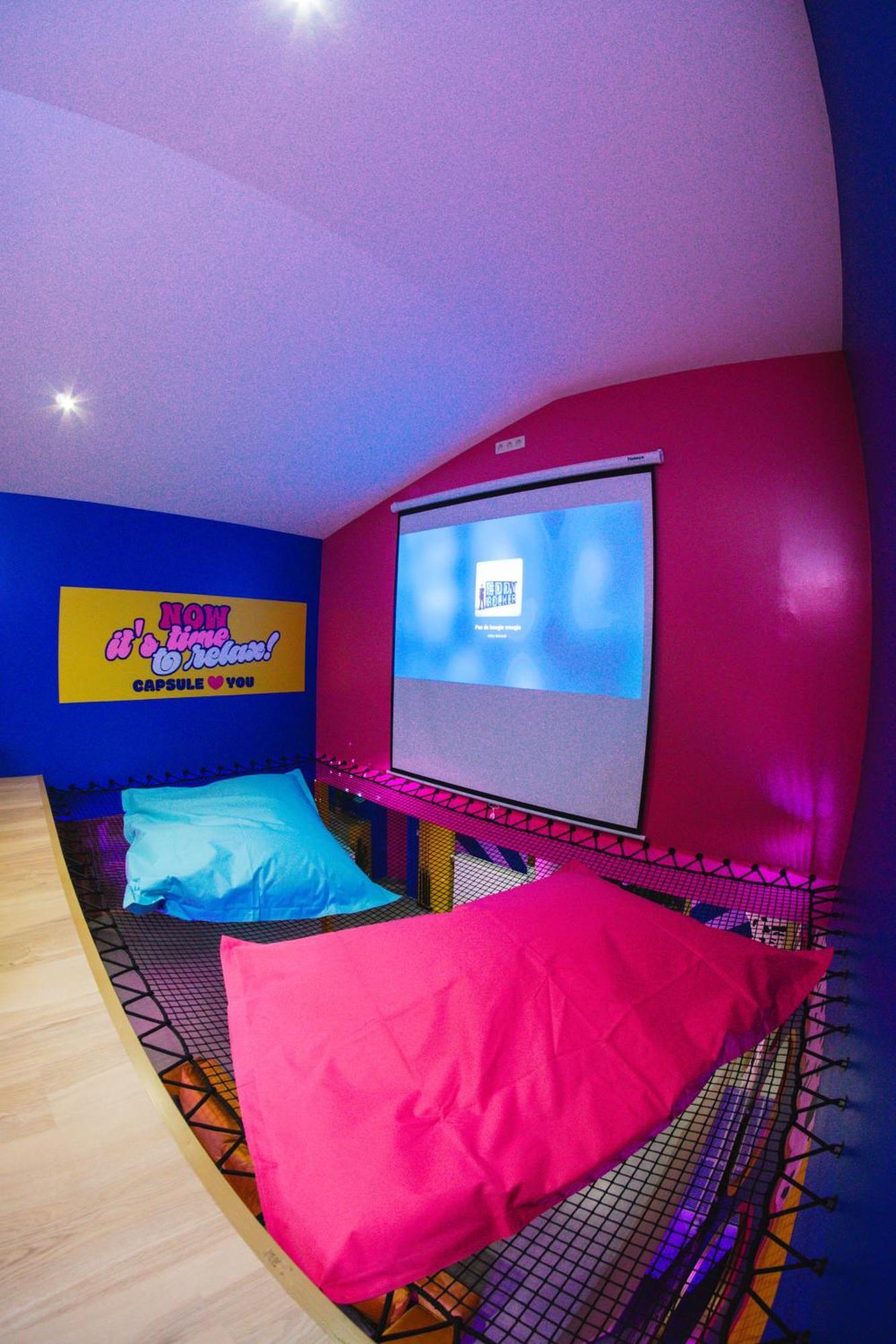 Capsule Boogie-Woogie - Jacuzzi - Sauna - Billard - Jeux - Ecran Geant - Filet Suspendu - Netflix 拉卢维耶尔 外观 照片