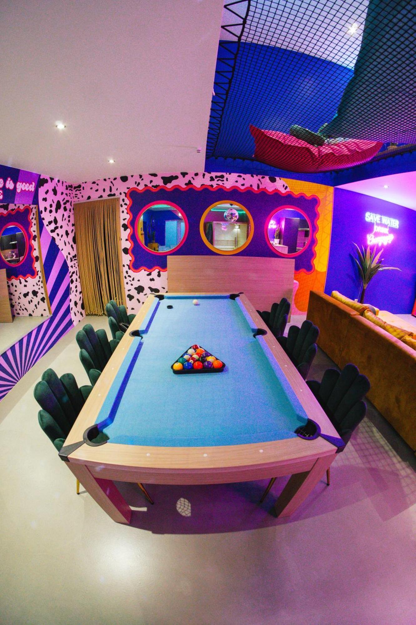 Capsule Boogie-Woogie - Jacuzzi - Sauna - Billard - Jeux - Ecran Geant - Filet Suspendu - Netflix 拉卢维耶尔 外观 照片