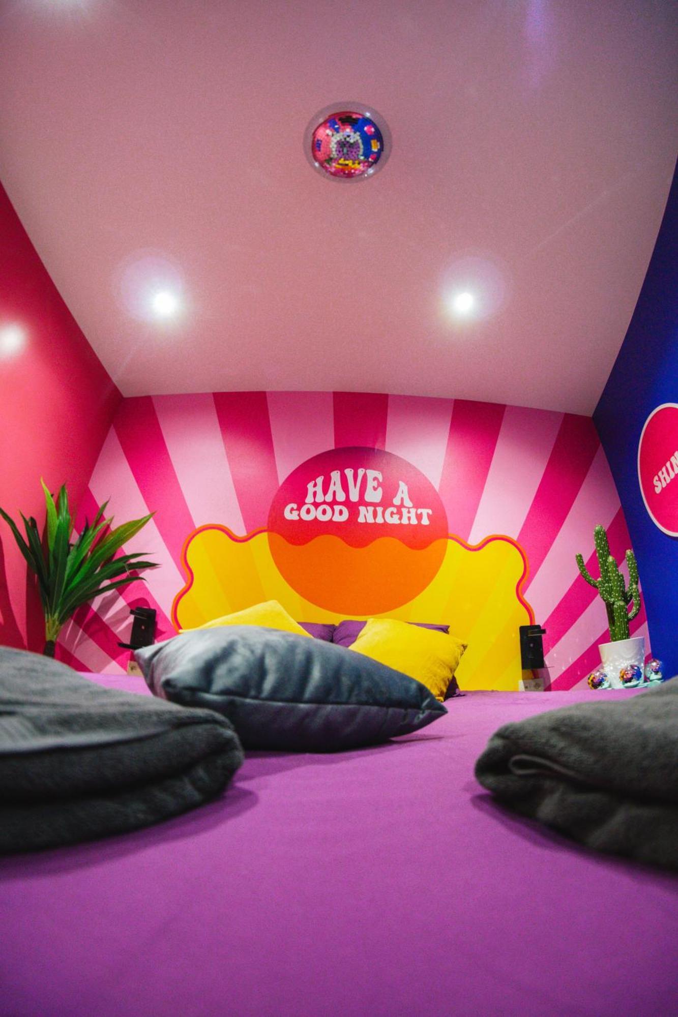 Capsule Boogie-Woogie - Jacuzzi - Sauna - Billard - Jeux - Ecran Geant - Filet Suspendu - Netflix 拉卢维耶尔 外观 照片