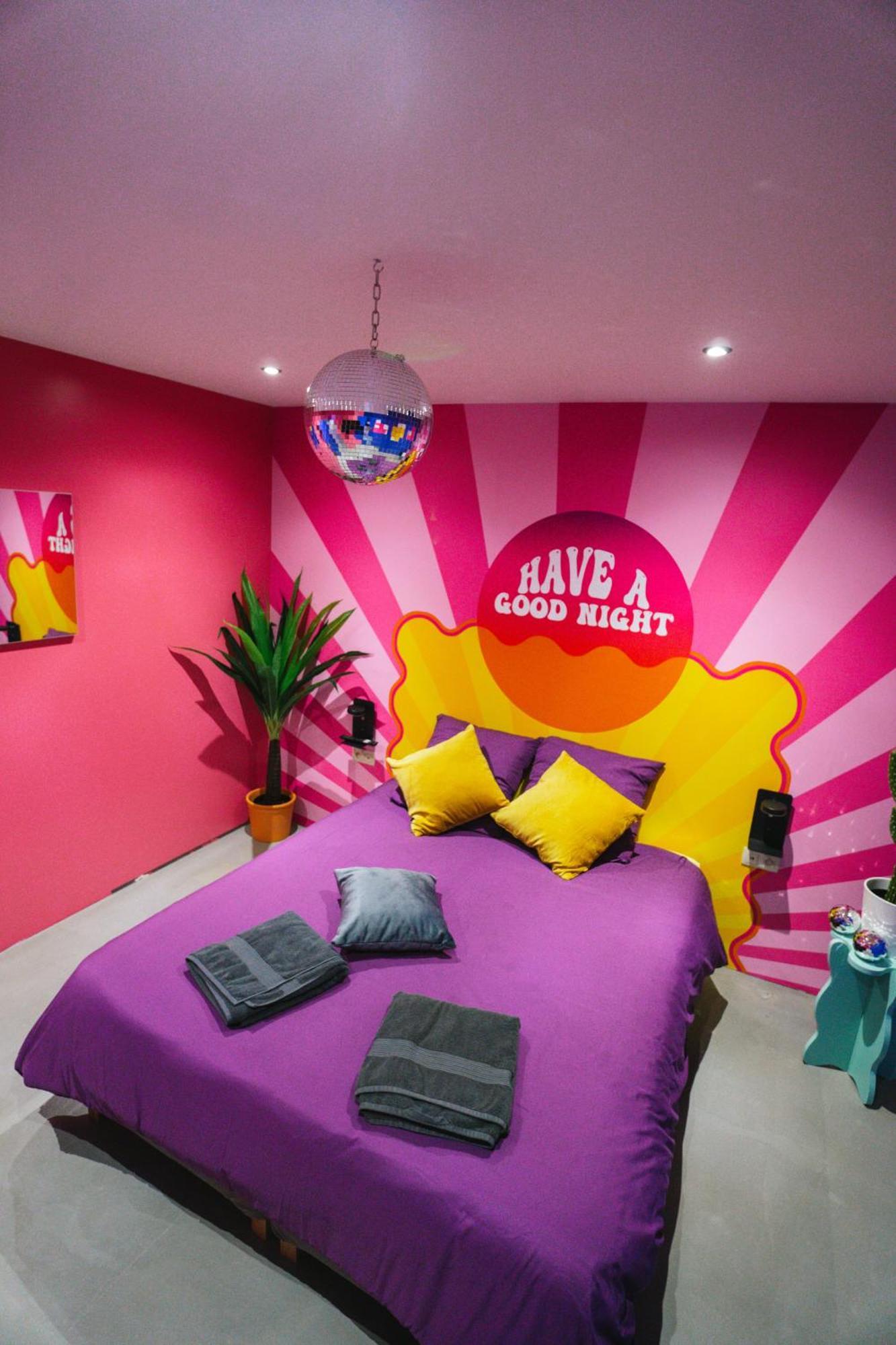 Capsule Boogie-Woogie - Jacuzzi - Sauna - Billard - Jeux - Ecran Geant - Filet Suspendu - Netflix 拉卢维耶尔 外观 照片