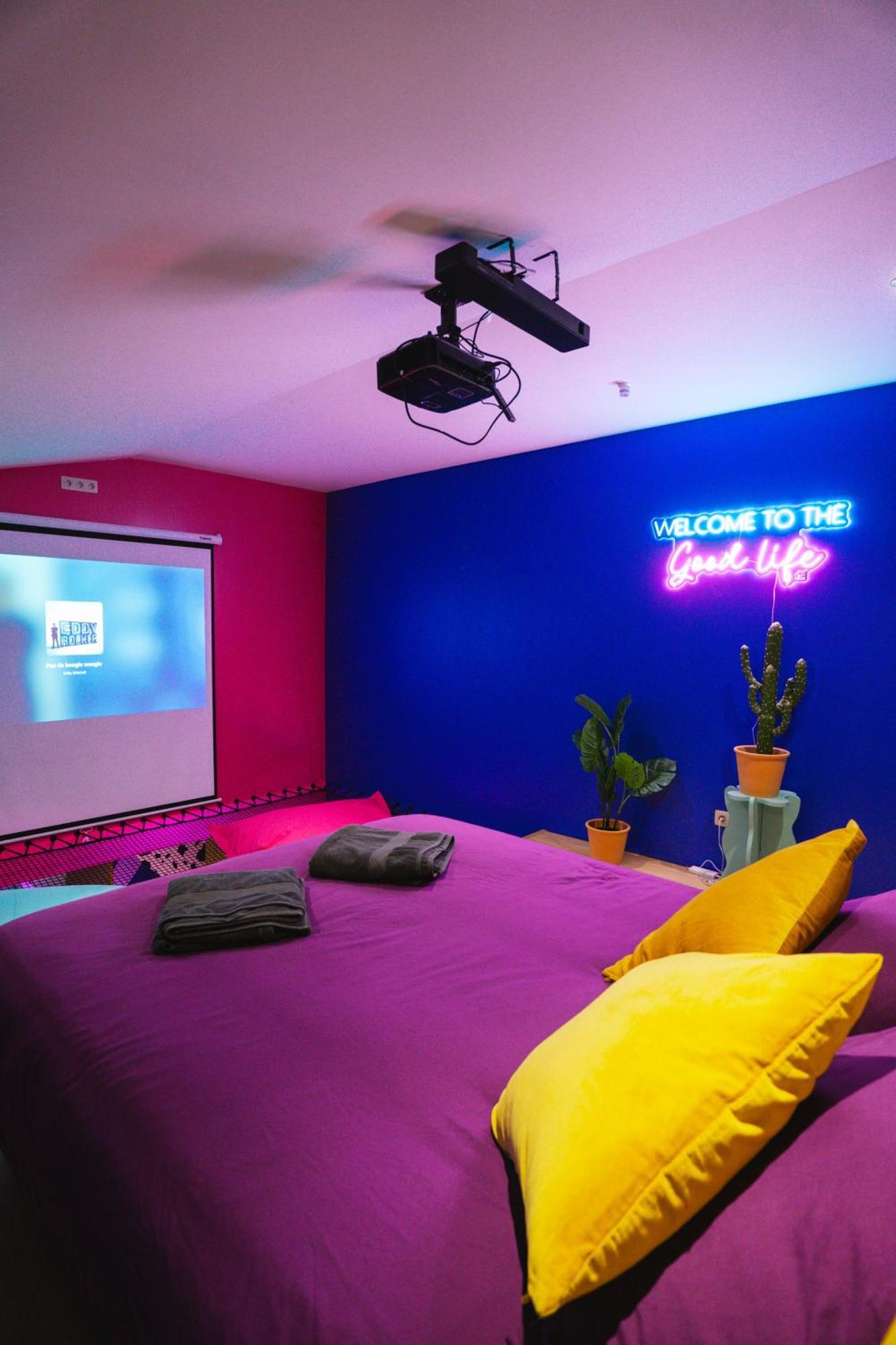 Capsule Boogie-Woogie - Jacuzzi - Sauna - Billard - Jeux - Ecran Geant - Filet Suspendu - Netflix 拉卢维耶尔 外观 照片