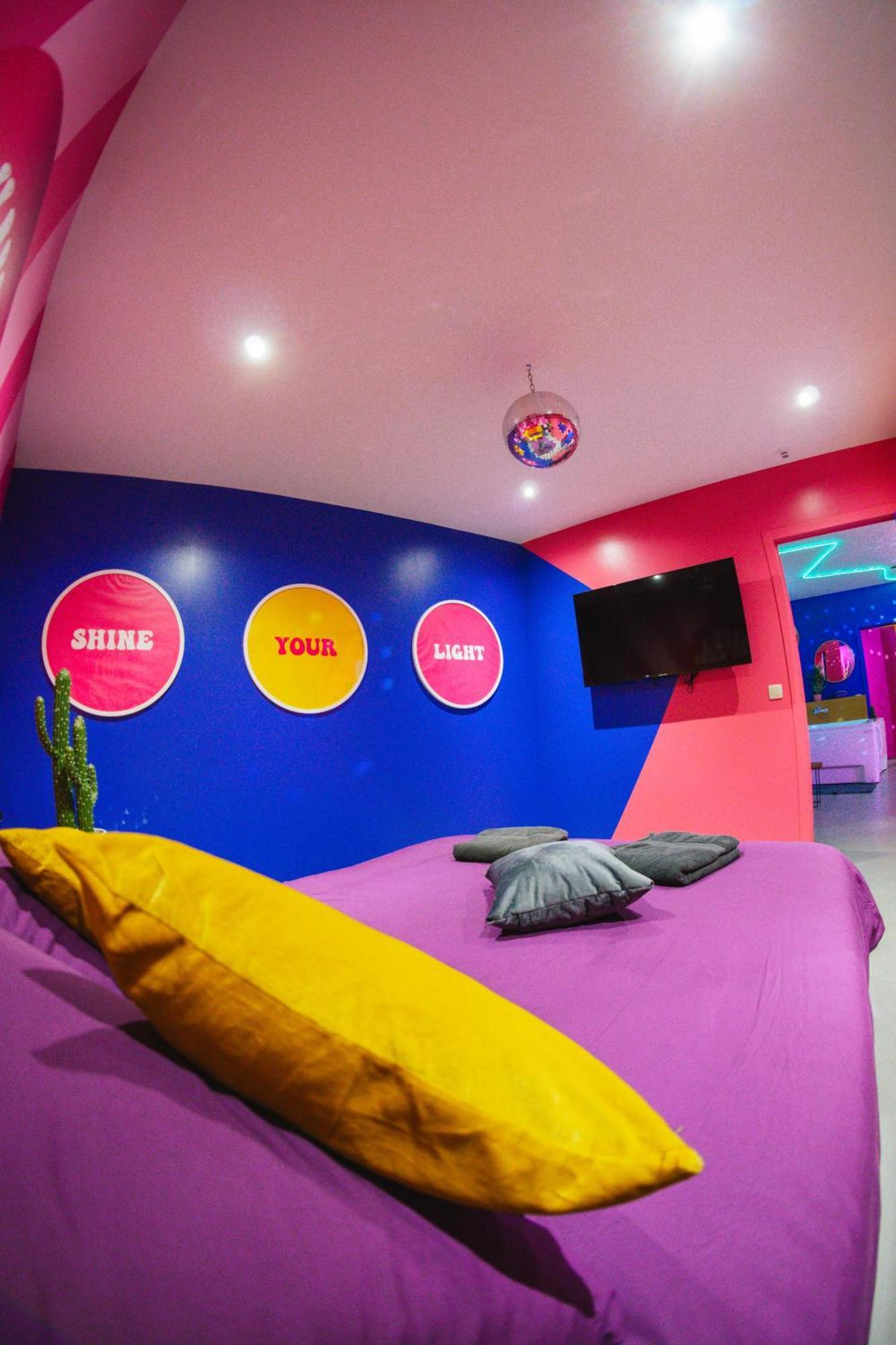 Capsule Boogie-Woogie - Jacuzzi - Sauna - Billard - Jeux - Ecran Geant - Filet Suspendu - Netflix 拉卢维耶尔 外观 照片