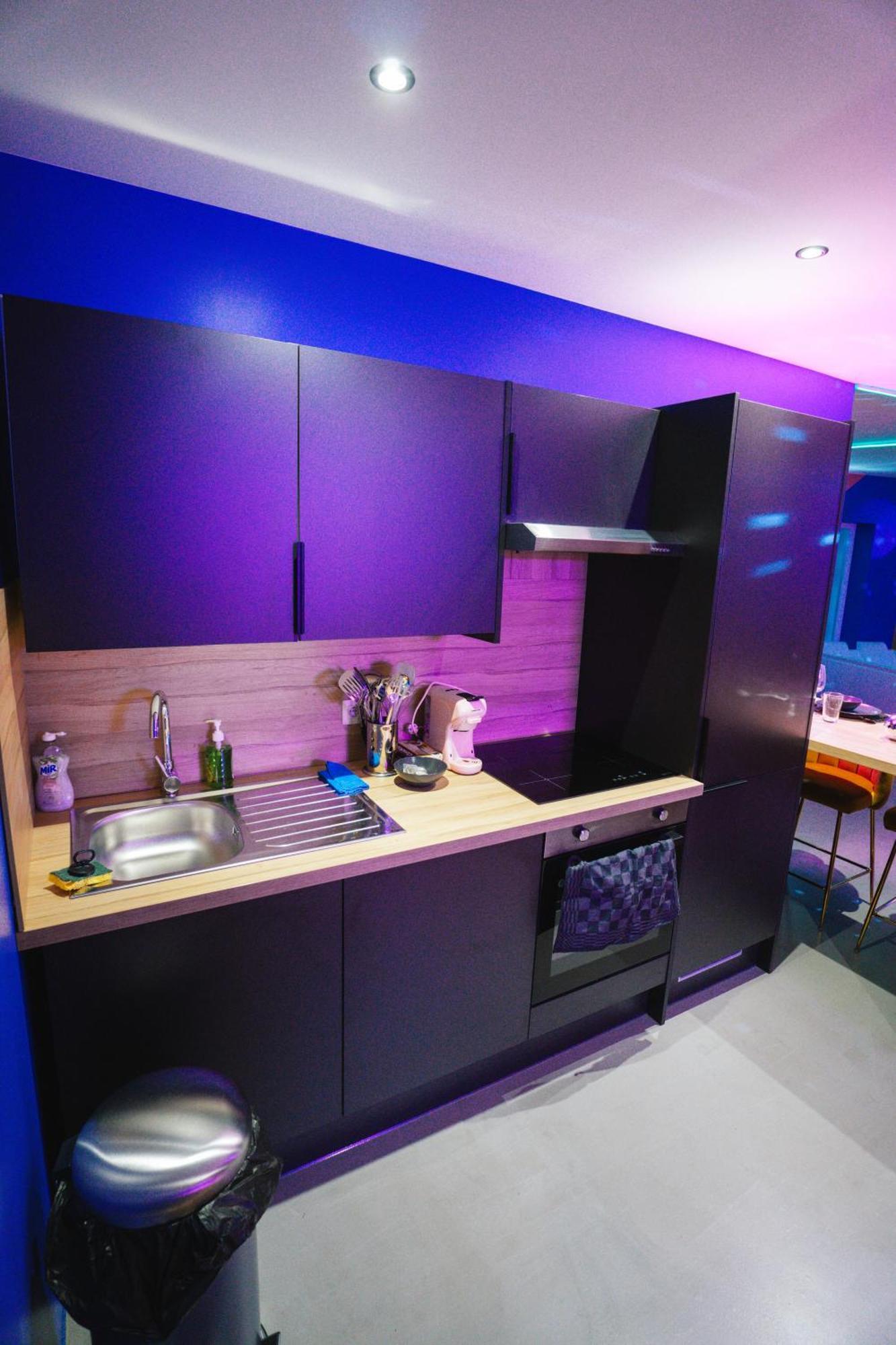 Capsule Boogie-Woogie - Jacuzzi - Sauna - Billard - Jeux - Ecran Geant - Filet Suspendu - Netflix 拉卢维耶尔 外观 照片