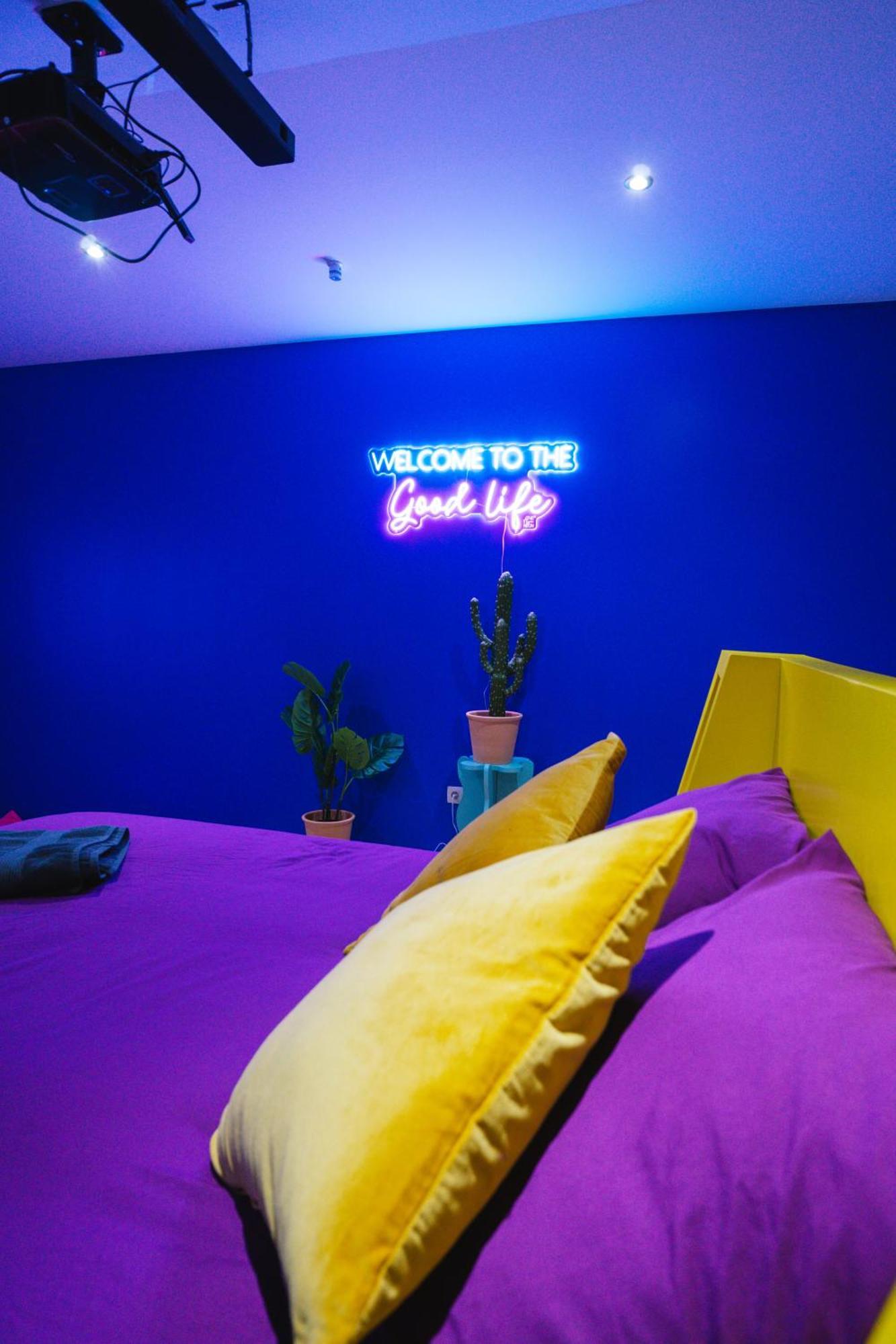 Capsule Boogie-Woogie - Jacuzzi - Sauna - Billard - Jeux - Ecran Geant - Filet Suspendu - Netflix 拉卢维耶尔 外观 照片