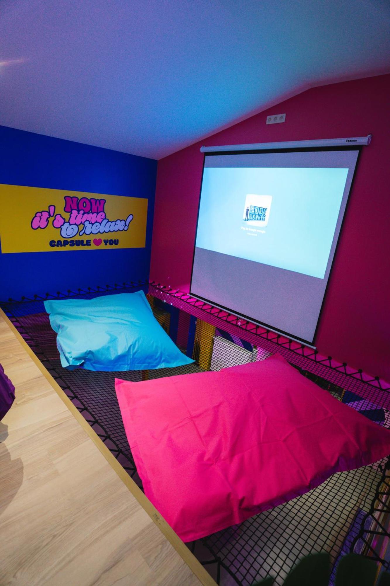 Capsule Boogie-Woogie - Jacuzzi - Sauna - Billard - Jeux - Ecran Geant - Filet Suspendu - Netflix 拉卢维耶尔 外观 照片