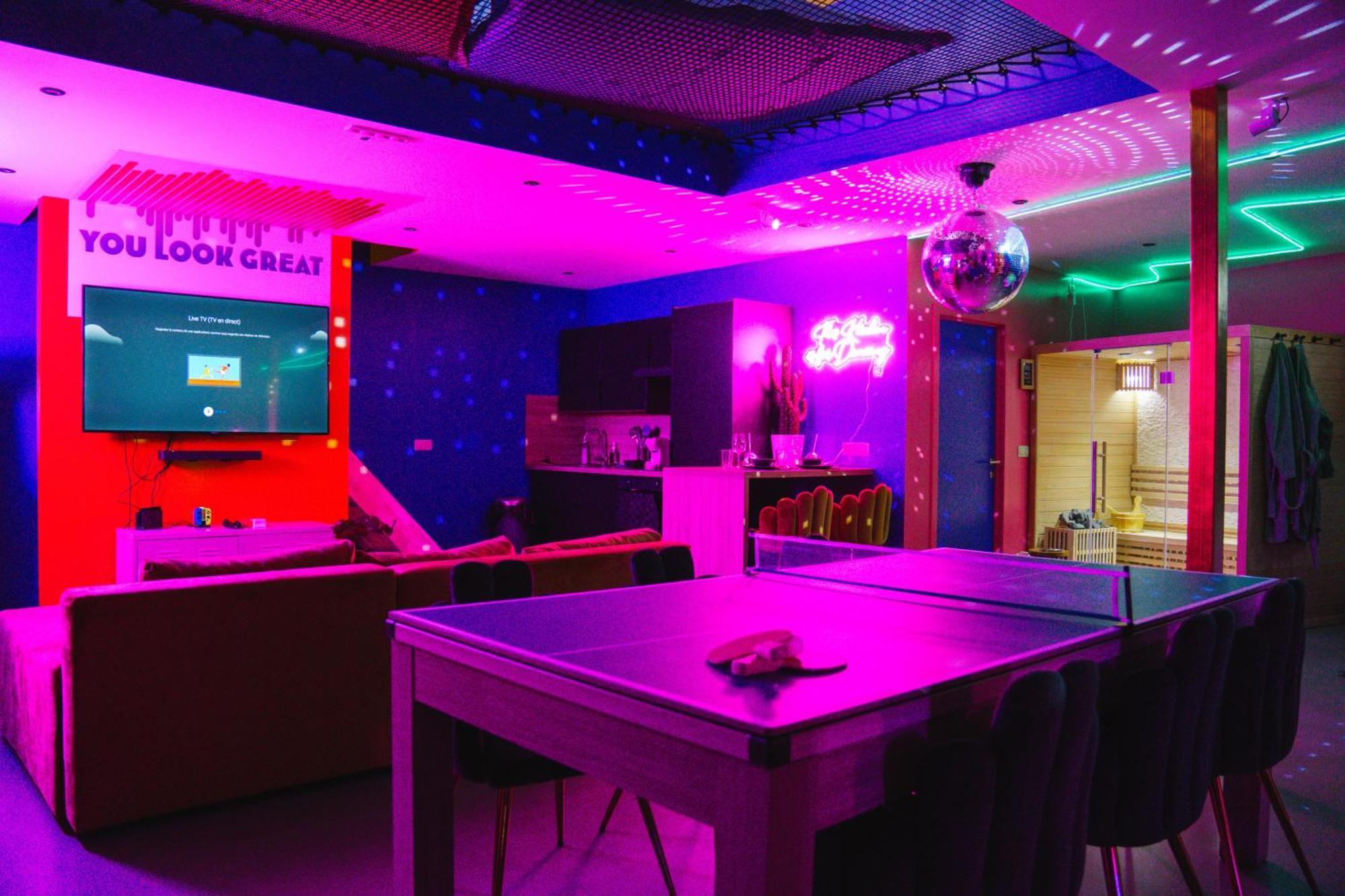Capsule Boogie-Woogie - Jacuzzi - Sauna - Billard - Jeux - Ecran Geant - Filet Suspendu - Netflix 拉卢维耶尔 外观 照片