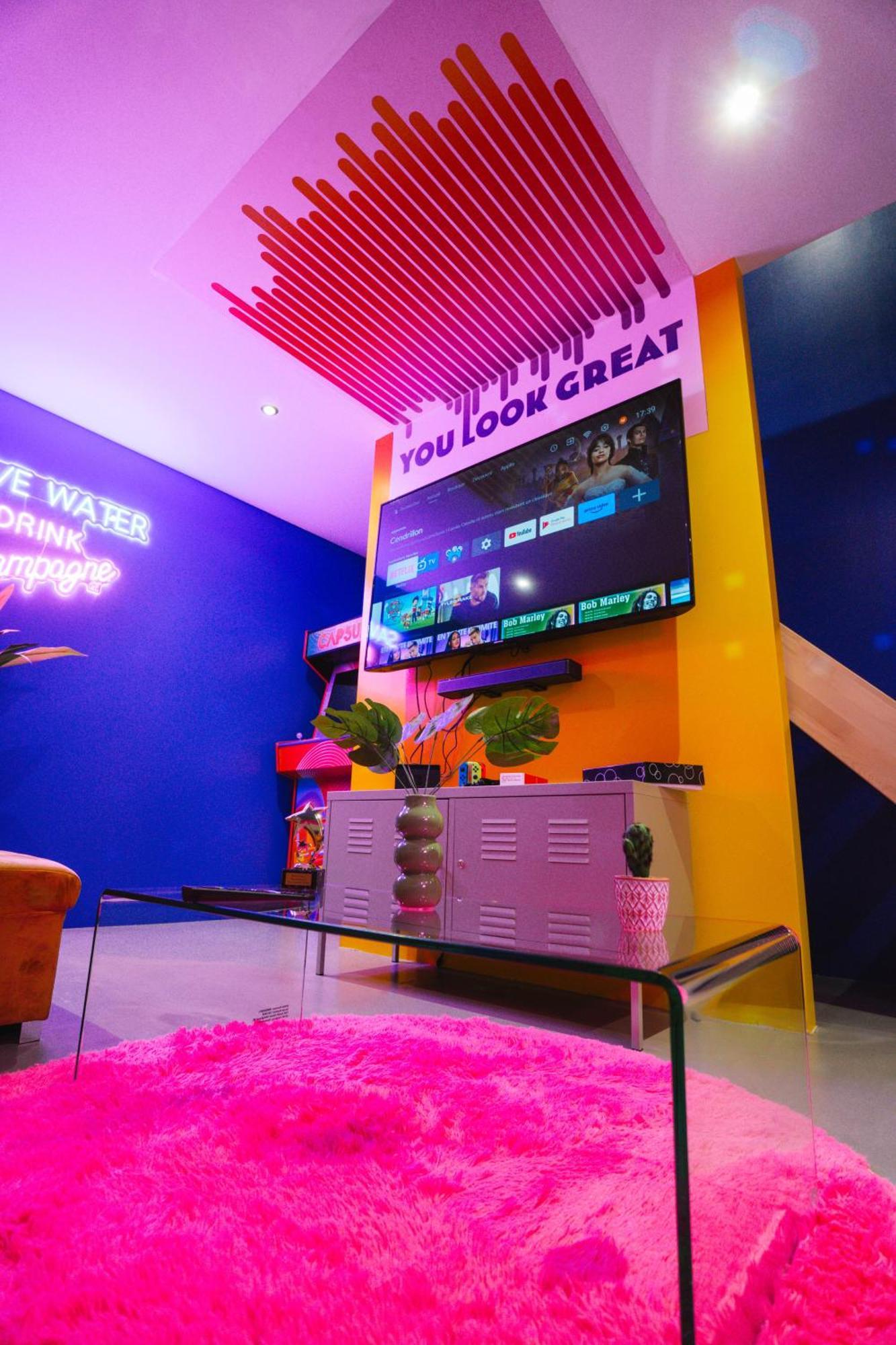 Capsule Boogie-Woogie - Jacuzzi - Sauna - Billard - Jeux - Ecran Geant - Filet Suspendu - Netflix 拉卢维耶尔 外观 照片