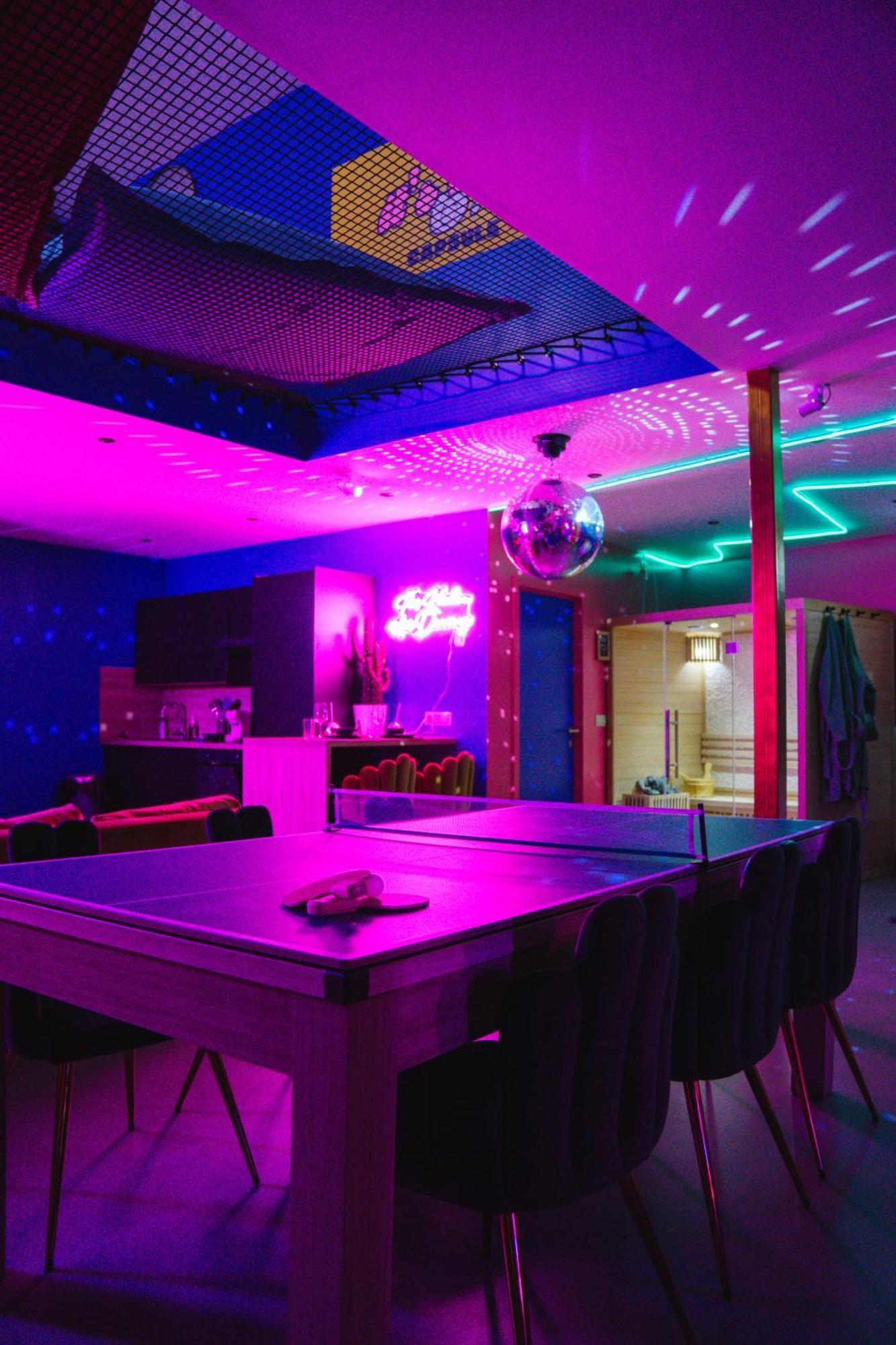 Capsule Boogie-Woogie - Jacuzzi - Sauna - Billard - Jeux - Ecran Geant - Filet Suspendu - Netflix 拉卢维耶尔 外观 照片