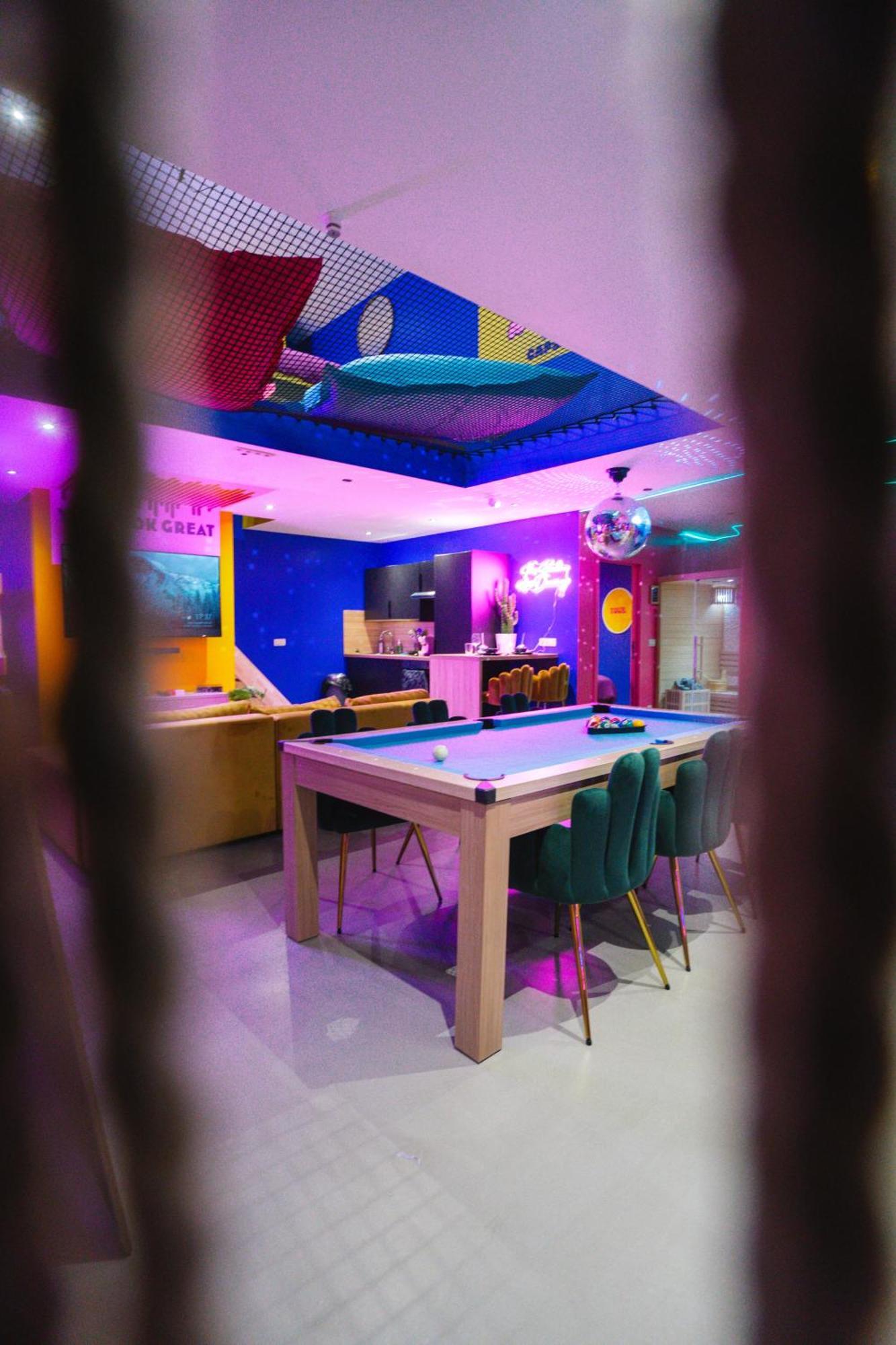 Capsule Boogie-Woogie - Jacuzzi - Sauna - Billard - Jeux - Ecran Geant - Filet Suspendu - Netflix 拉卢维耶尔 外观 照片